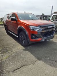 ISUZU D-MAX V-CROSS 4WD AT